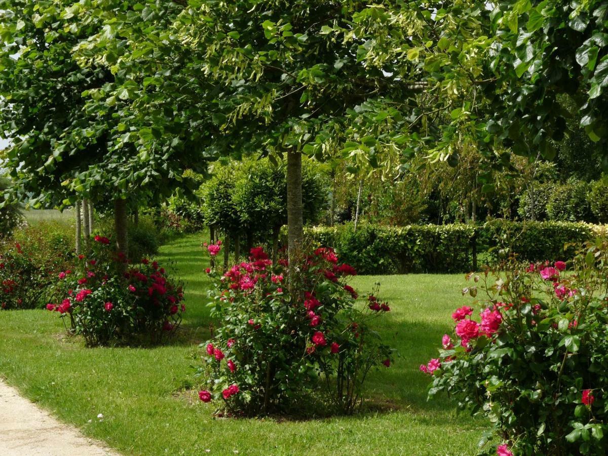 Gite Le Logis - Manoir Le Plessix Madeuc Corseul Exterior foto